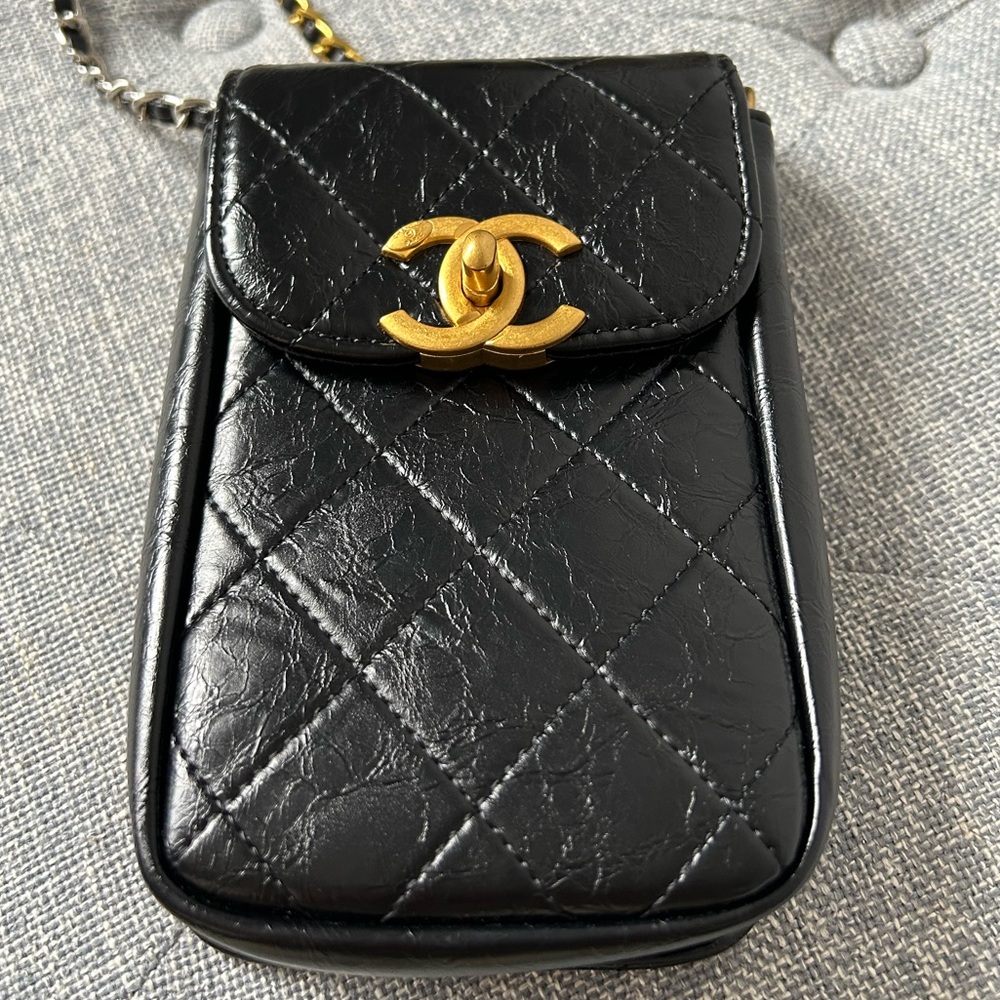 $95 CHANEL cosmetic bag/iphone bag with DIY Chain